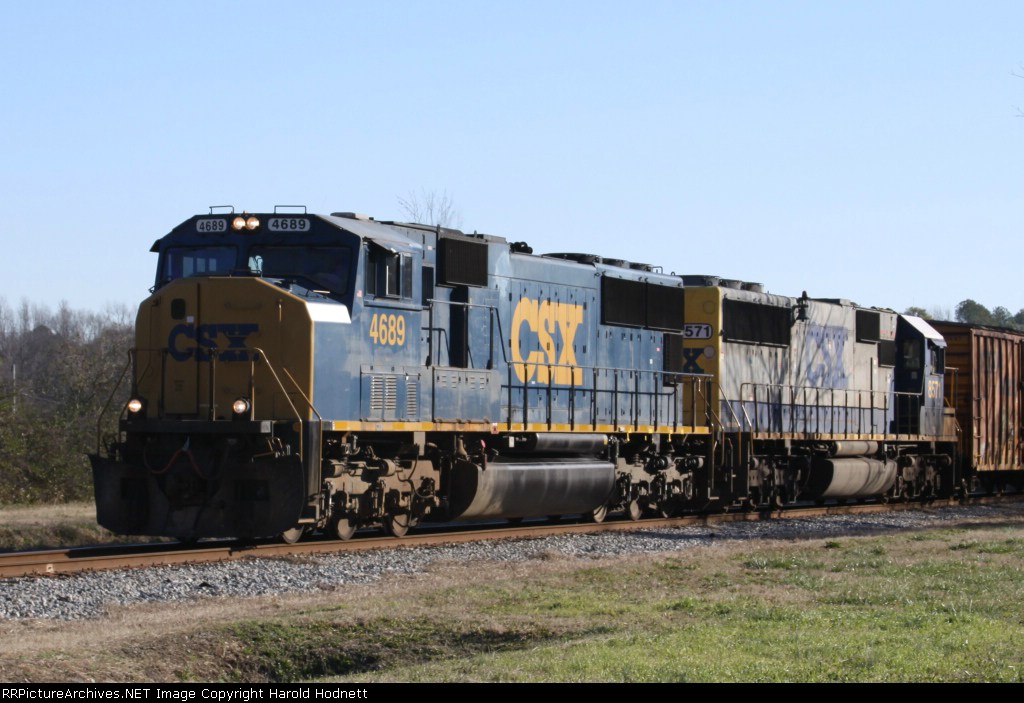 CSX 4689 & 8571 lead train F728 off the Tarboro Sub